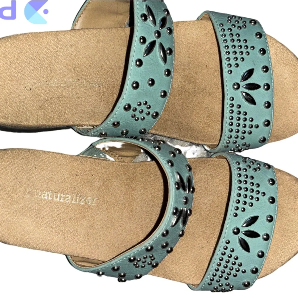 Naturalizer sandals size